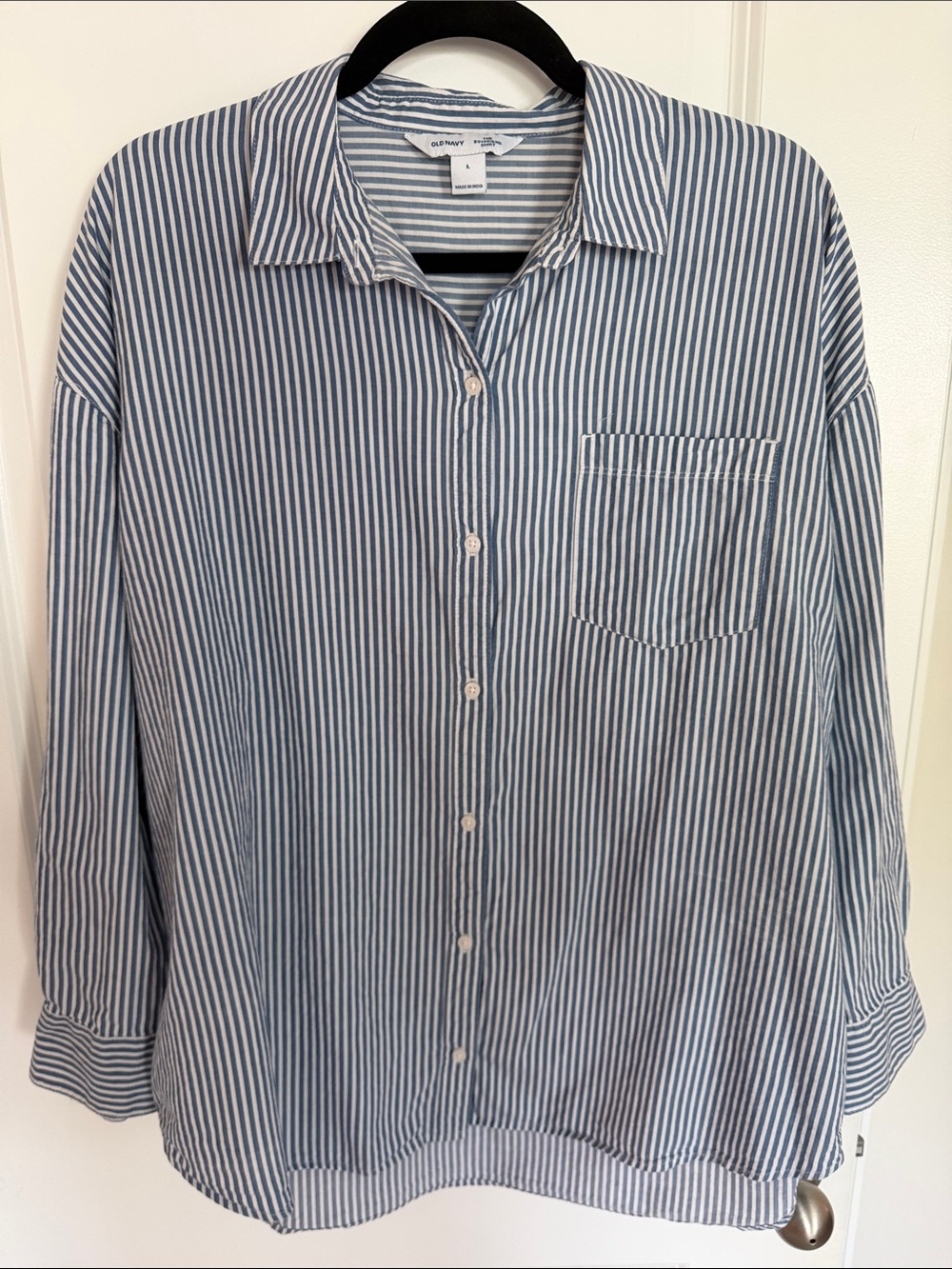 Old Navy Women’s The Boyfriend Striped Blue and White Button-Up Large